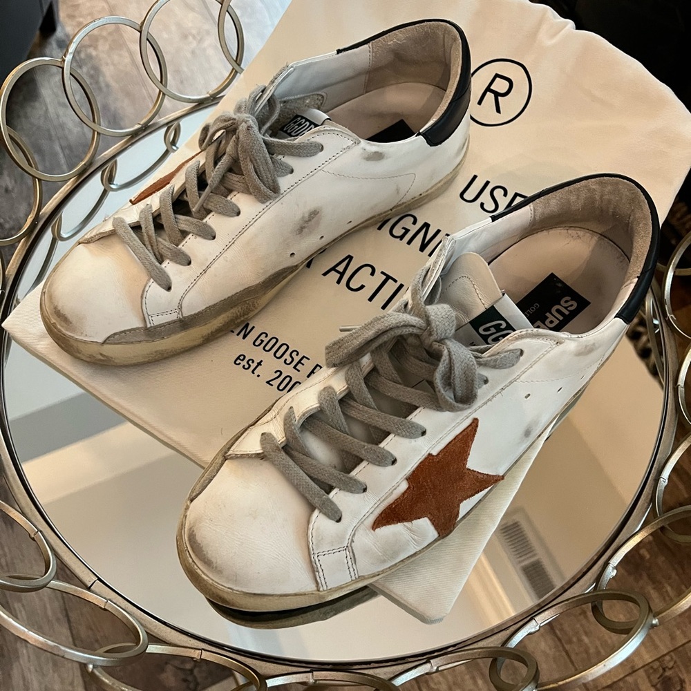 Men’s Size 42 Golden Goose Super Star Sneakers.